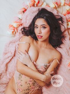 Robin Mae