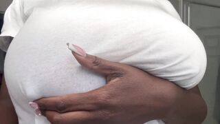 Ellietheempress She plays with her nipples