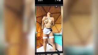 Alejita rios cogiendo