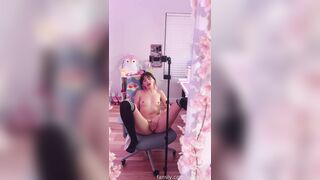 Luvcoregf masturbates in mirror