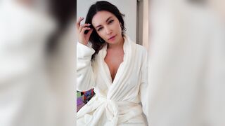Alinity - ice cube pussy rub