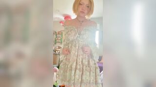 littleuwus strip tease