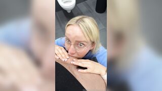 Baebaezoe public restroom blowjob