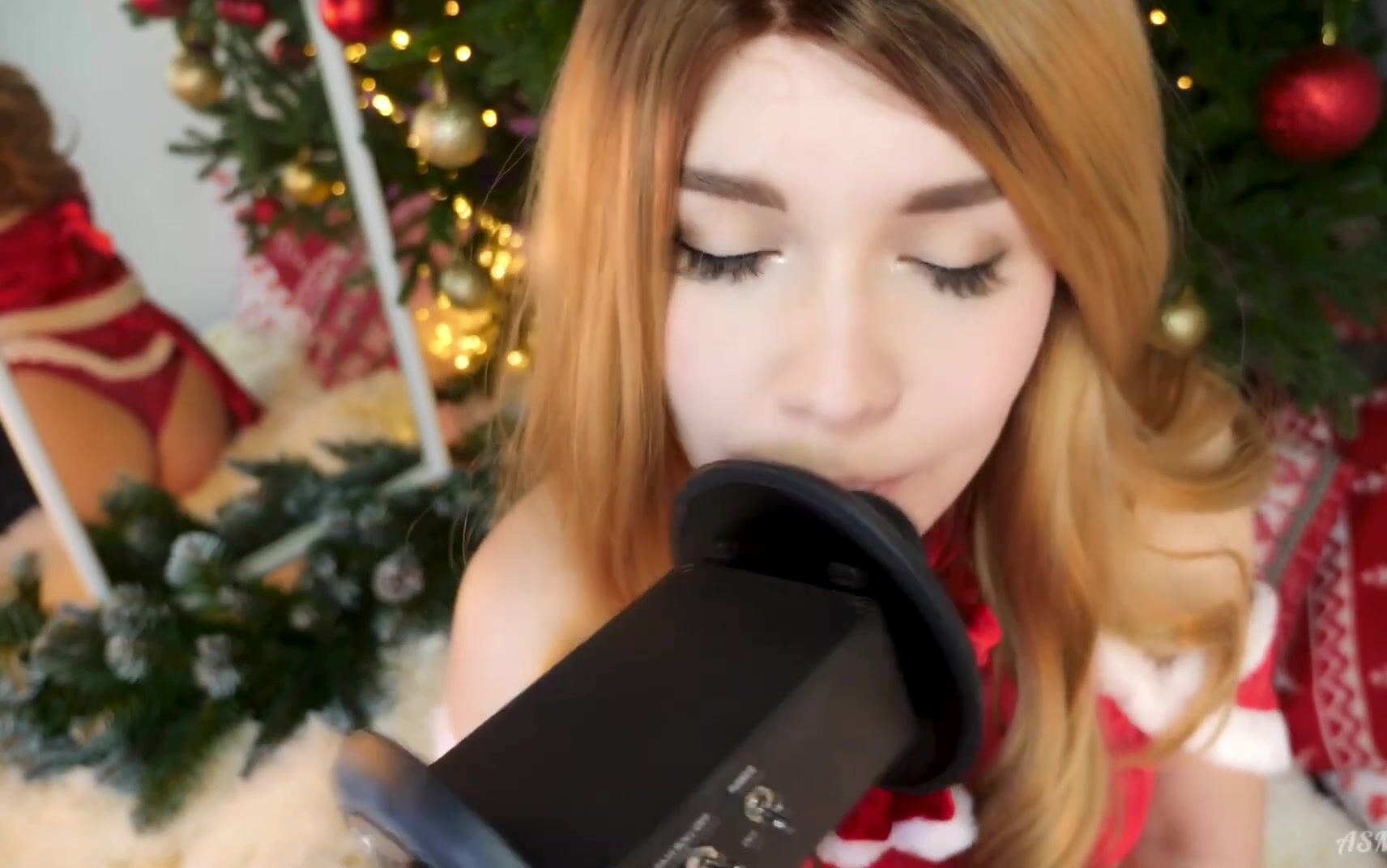 Kitty klaw ear licking