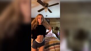 Roxy Rain striptease