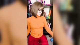 Fat dick sucking Velma shows off