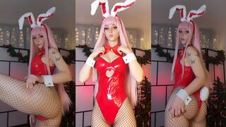 Anari.exe @anari_exe Christmas bunny Zero Two cosplay