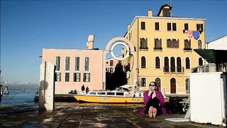 Chat Noir - Barefoot winter flashing