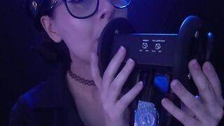 EmilyUwo Cop Licking