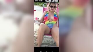 Loira Praiana - maiô transparente na praia