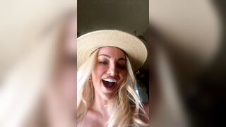 Lindsey Pelas Live Bathtub_Shower ppv