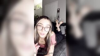 goddessnicci - blow a load for my feet