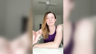 ur_Gurl_Glossy flashing live on twitch