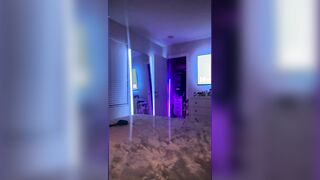 Tinyyyk hot dildo penetration