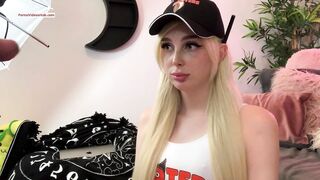 cutiepii33quinn hooters girl gets a fat juciy tip