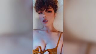 Bukkit Brоwn show body and honey ass