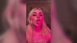 Morana Battory show tits and ass