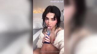 Cupofchaii aka Rose Zara blowjob