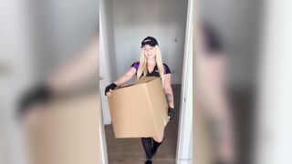 Vanessavioletxoxo delivery girl got fucked